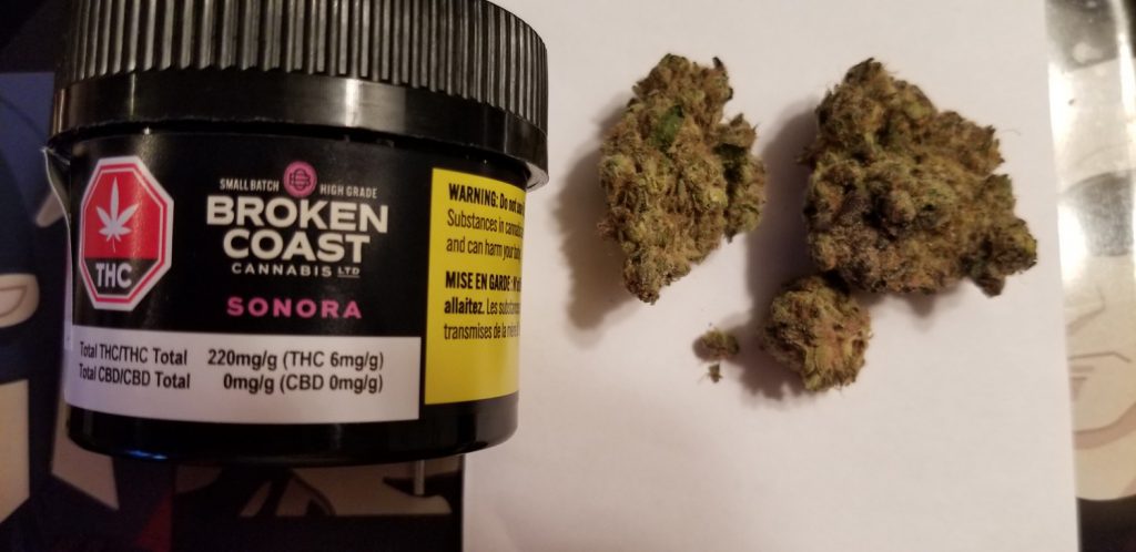 Une image du contenant et du cannabis Sonora par Broken Coast